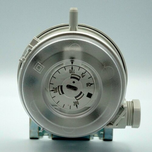 Датчик-реле Siemens перепада давления по воздуху QBM81-3 на диапазон 20-300 Па, перекидной контакт