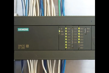 Микроконтроллеры Siemens SIMATIC S7-1200, SIMATIC S7-200